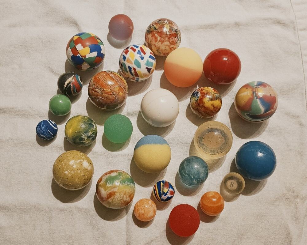 Vintage Lot 25 Rubber Super Balls Bouncy Balls Swirls Colors Dave&Buster8 Sizes
